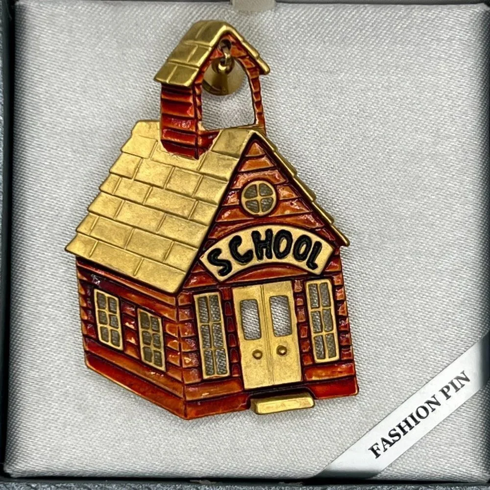 3/$30 ☀️ Worthington School pin